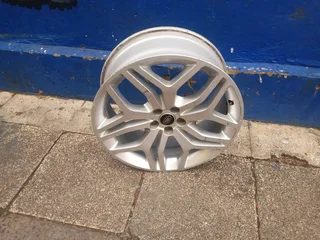 One single 20inch OEM/original Land Rover Evoque rim 5x108 PCD 8.0J Offset 45 This rim is in perfect