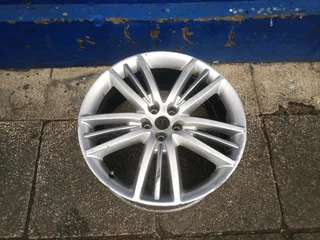 One single 20inch original Jaguar XF / XK mag rim 5x108 PCD 8.5J This rim is in very good condition