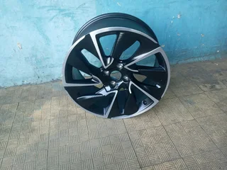 1 Brand new single 19inch original Cetroen DS5 /DS4 mag rim 4x108 PCD8.5J Offset 29 just one rim