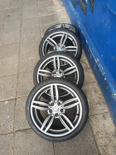 A set of 19inch original BMW 351M mags 5x120 PCD narrow and wide with runflat tyres
