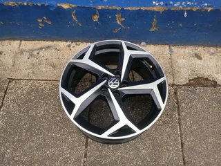 1 single 17inch OEM/ original VW Polo R-Line mag 5x100 PCD