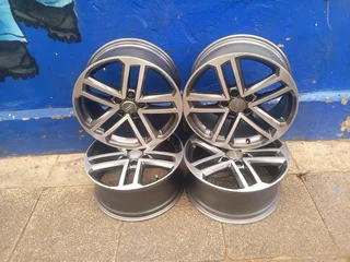 A set of 18inches OEM /Original Audi A3/ S3 mags 5x112 PCD also fit Audi A4 A5 and VW Golf 5 6 7 GTI