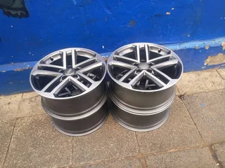 A set of 18inches OEM /Original Audi A3/ S3 mags 5x112 PCD also fit Audi A4 A5 and VW Golf 5 6 7 GTI