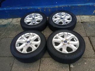 A set of 16inches original Ford Ecosport mags 4x108 PCD with tyres also fit ford fiesta /ford figo