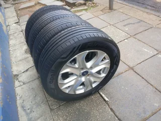 A set of 16inches original Ford Ecosport mags 4x108 PCD with tyres also fit ford fiesta /ford figo