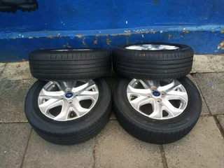 A set of 16inches original Ford Ecosport mags 4x108 PCD with tyres also fit ford fiesta /ford figo