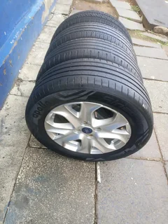 A set of 16inches original Ford Ecosport mags 4x108 PCD with tyres also fit ford fiesta /ford figo