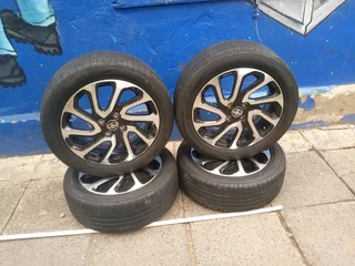 A set of 16inches 4x100 PCD with tyres for Toyota starlet / Suzuki Baleno also fit Toyota yaris