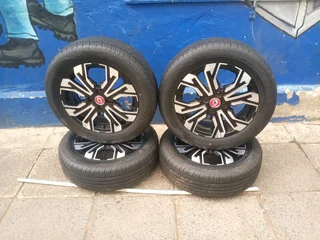 A set of 16inches original Renault Kiger mags 4x100 PCD with tyres.Also fit Renault Sandero