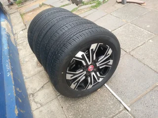 A set of 16inches original Renault Kiger mags 4x100 PCD with tyres.Also fit Renault Sandero