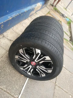A set of 16inches original Renault Kiger mags 4x100 PCD with tyres.Also fit Renault Sandero