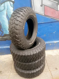 A set of 235/85R16 BF Goodrich mud-Terrain T/A tyres still in perfect condition. no patch no plug