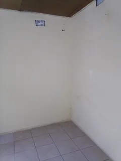 1 room available for rental in Isphetweni Tembisa for R1700pm