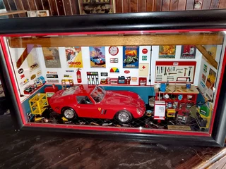 Ferrari Diorama garage 1:18 numbered and made in spain