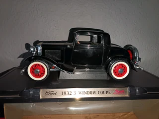 1932 Ford 3-window coupé 1/18 die-cast model car