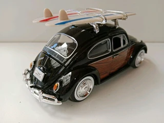 Vw beetle with surfboards 1/24 model car