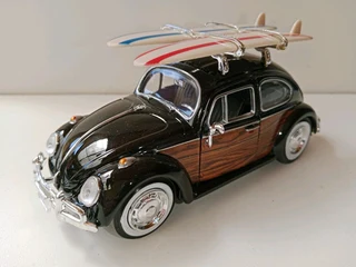 Vw beetle with surfboards 1/24 model car