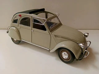 1/18 scale citroen 2CV solido model car