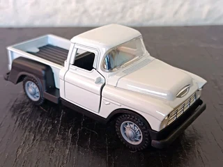 1:32 Chevy pickup diecast model