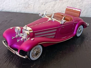 1:24 Mercedes-Benz 500k diecast model