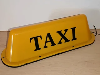 Taxi sign magnetic
