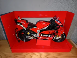 1:6 Ducati diecast model motorcycle collectible item