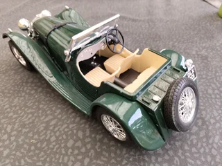 1:18 Jaguar model car diecast
