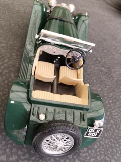 1:18 Jaguar model car diecast