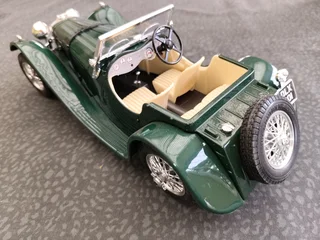 1:18 Jaguar model car diecast