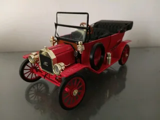 1/18 diecast Model T Ford universal hobbies