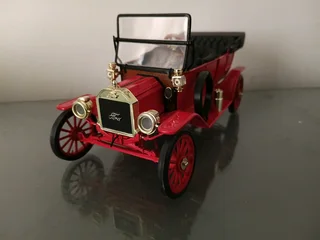 1/18 diecast Model T Ford universal hobbies