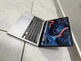 MacBook Pro 2020 M1 TouchBar 13” 16GB Ram 512GB SSD Fingerprint Reader  Latest Update