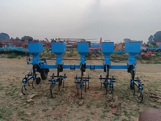 Fertilizer Applicator (R65,000 exc VAT)