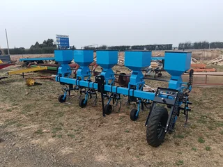 Fertilizer Applicator (R65,000 exc VAT)