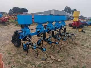 Fertilizer Applicator (R65,000 exc VAT)