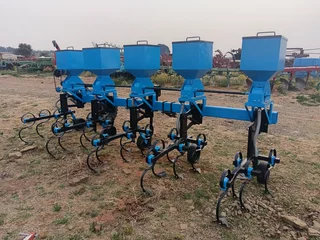 Fertilizer Applicator (R65,000 exc VAT)