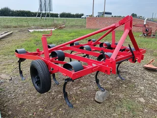 10 Tine Kongskilde Vibroflex (R38,000 exc VAT)