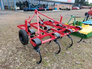 10 Tine Kongskilde Vibroflex (R38,000 exc VAT)