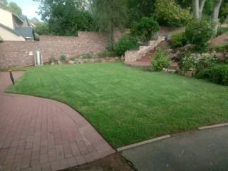 A gardener in need of part time job