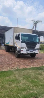 Closed  trucks for hire