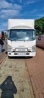 Closed  trucks for hire