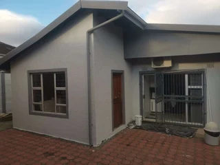 PROFESSIONAL PAINTERS