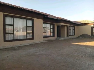 PROFESSIONAL PAINTERS