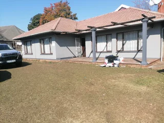 PROFESSIONAL PAINTERS