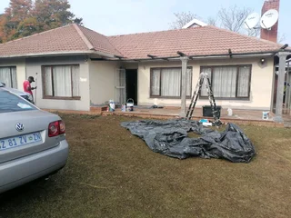 PROFESSIONAL PAINTERS