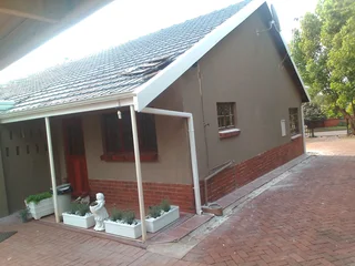 PROFESSIONAL PAINTERS