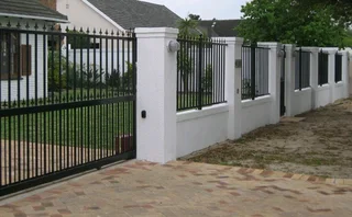 Building boundary walls and gates installation