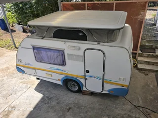 Pensioner perfect 2 berth caravan, full bathroom with shower, hit water geyser, microwave etc.