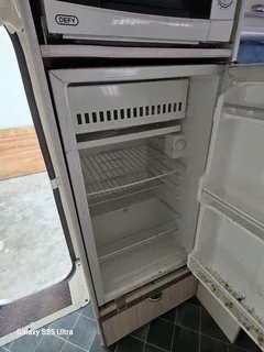 Pensioner perfect 2 berth caravan, full bathroom with shower, hit water geyser, microwave etc.