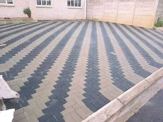 PAVING R60 PER SQ labour only 0813664446